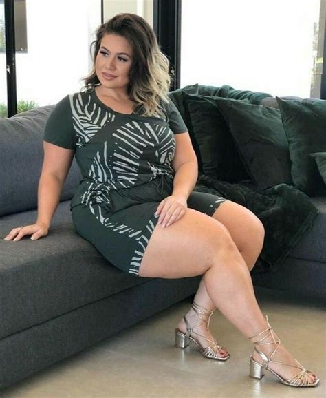 chubby legs spread